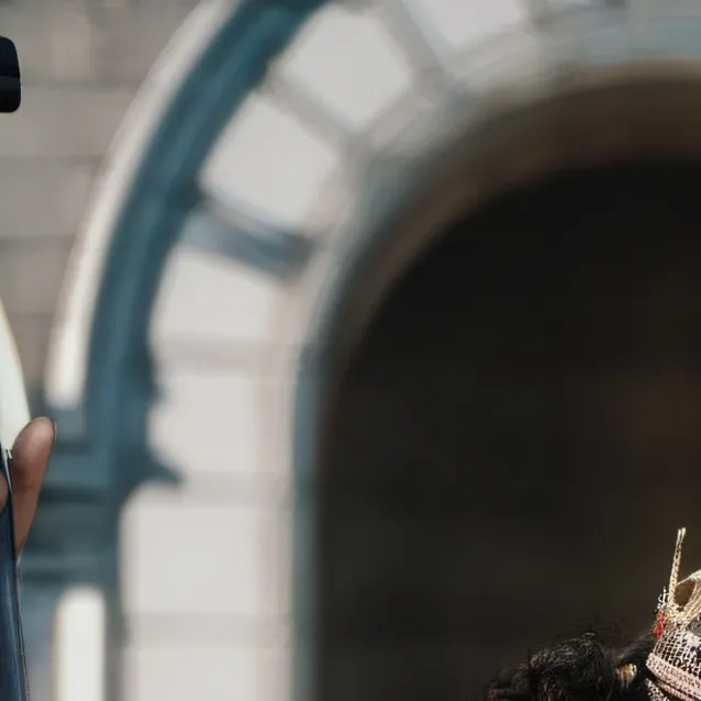 chat with ai character: Queen (band)