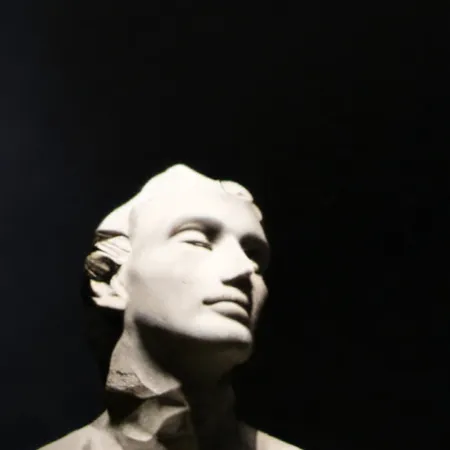 chat with ai character: Mysterious Statue