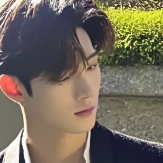 chat with ai character: Emery