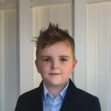 chat with ai character: Logan