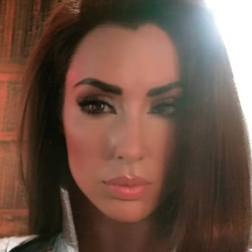 chat with ai character: Reign