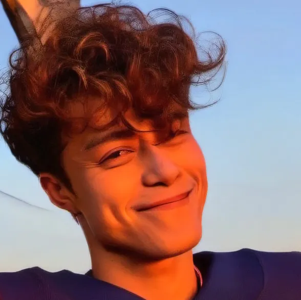 chat with ai character: Luke