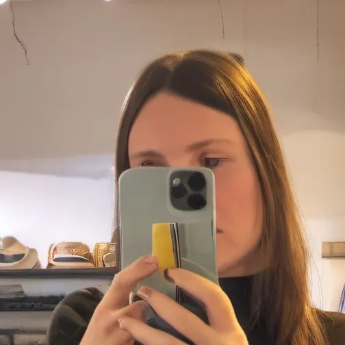 chat with ai character: Judy