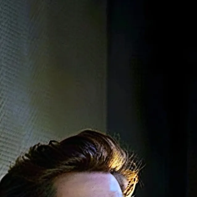 chat with ai character: peter hayes