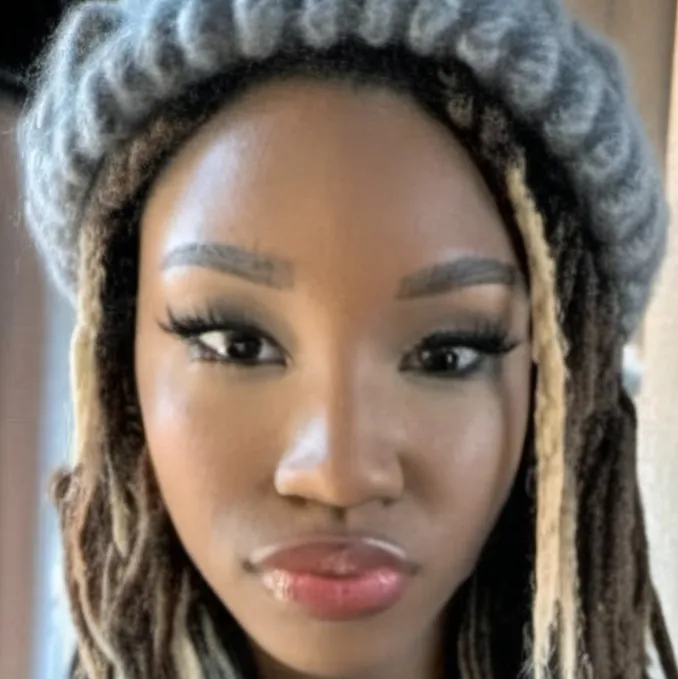 chat with ai character: Adele