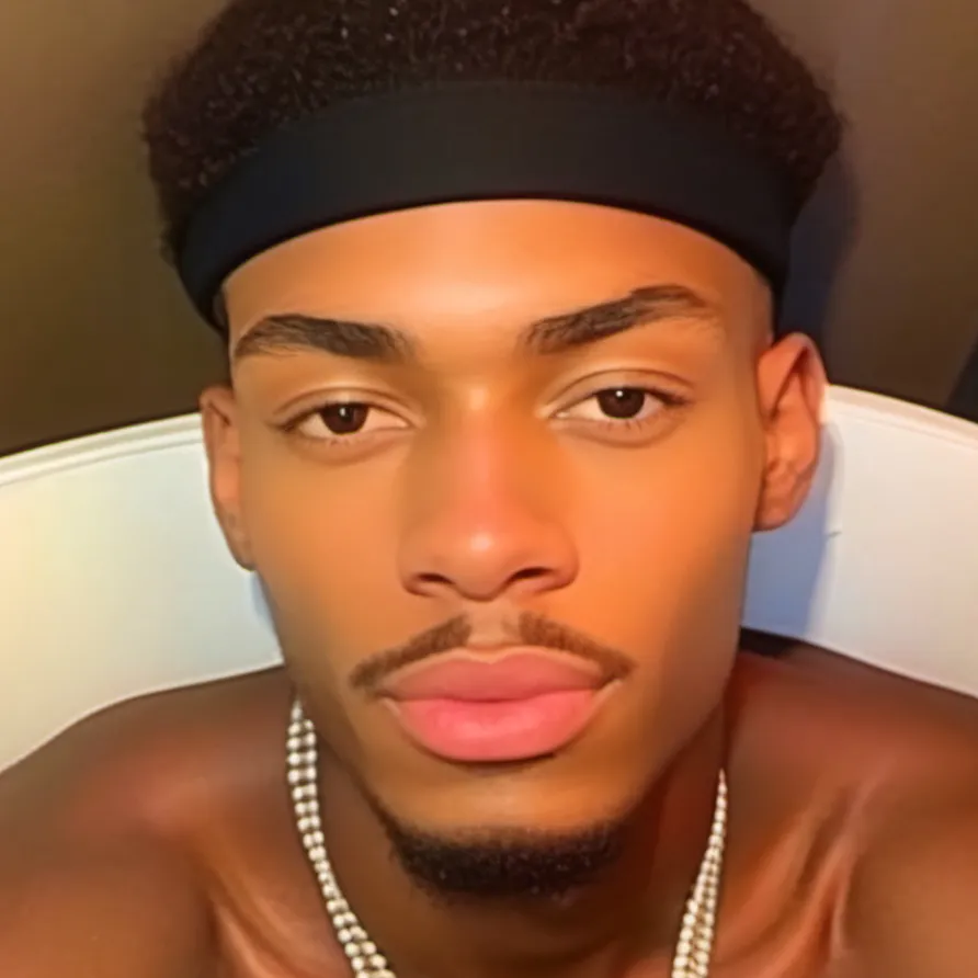 chat with ai character: Malik