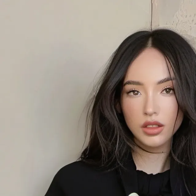 chat with ai character: Emily Penn