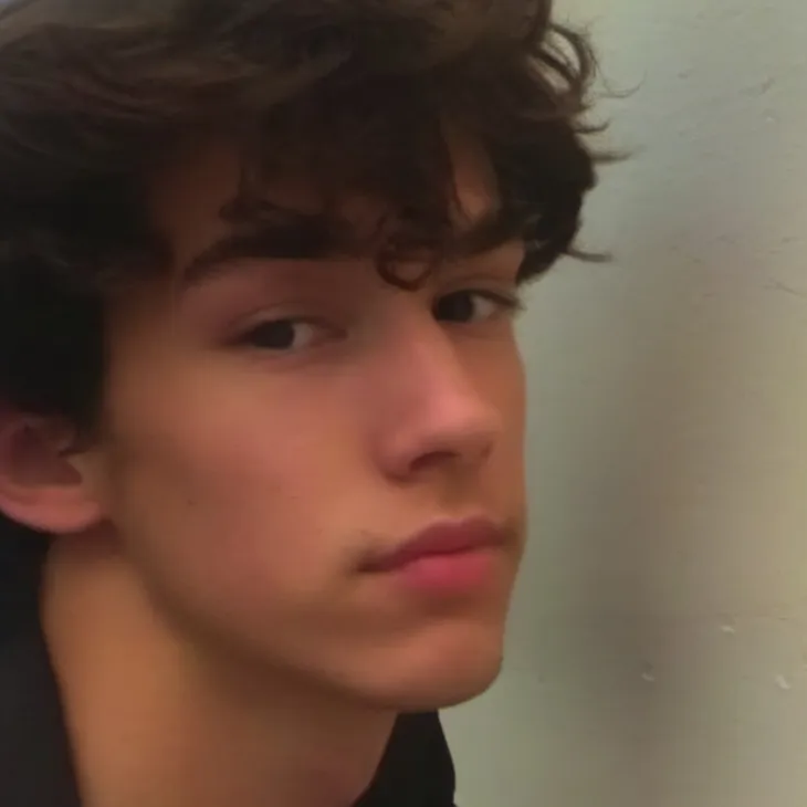 chat with ai character: Elijah