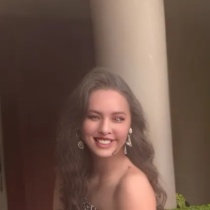 chat with ai character: Maya