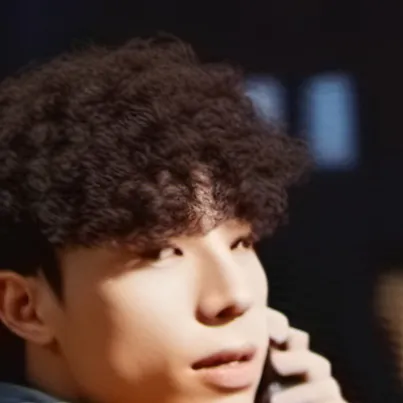 chat with ai character: Larry 