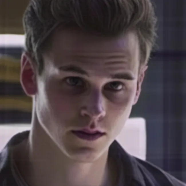 chat with ai character: Justin foley