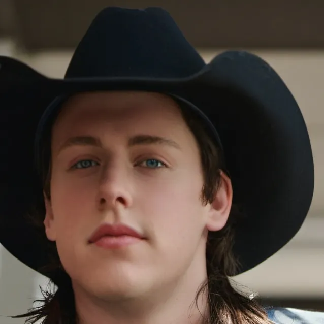 chat with ai character: marc 