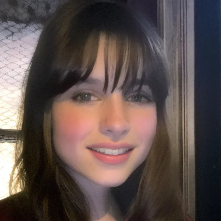 chat with ai character: Sandra