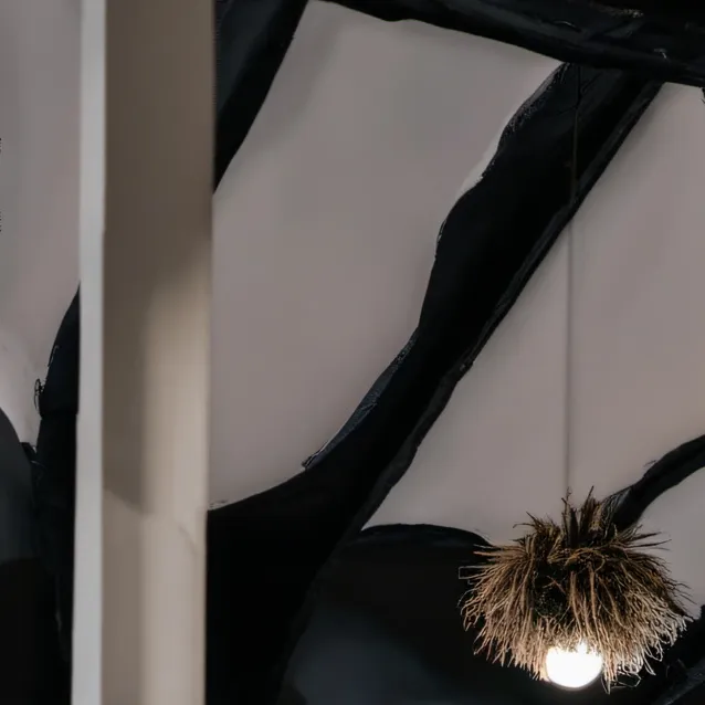 chat with ai character: Rooms