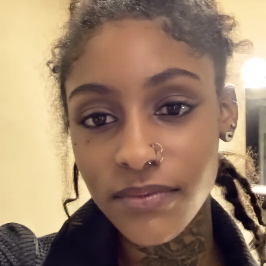 chat with ai character: Luna