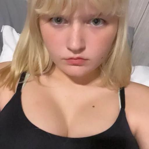 creator elli<333's avatar