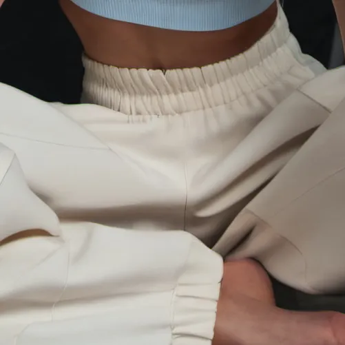 chat with ai character: Eva