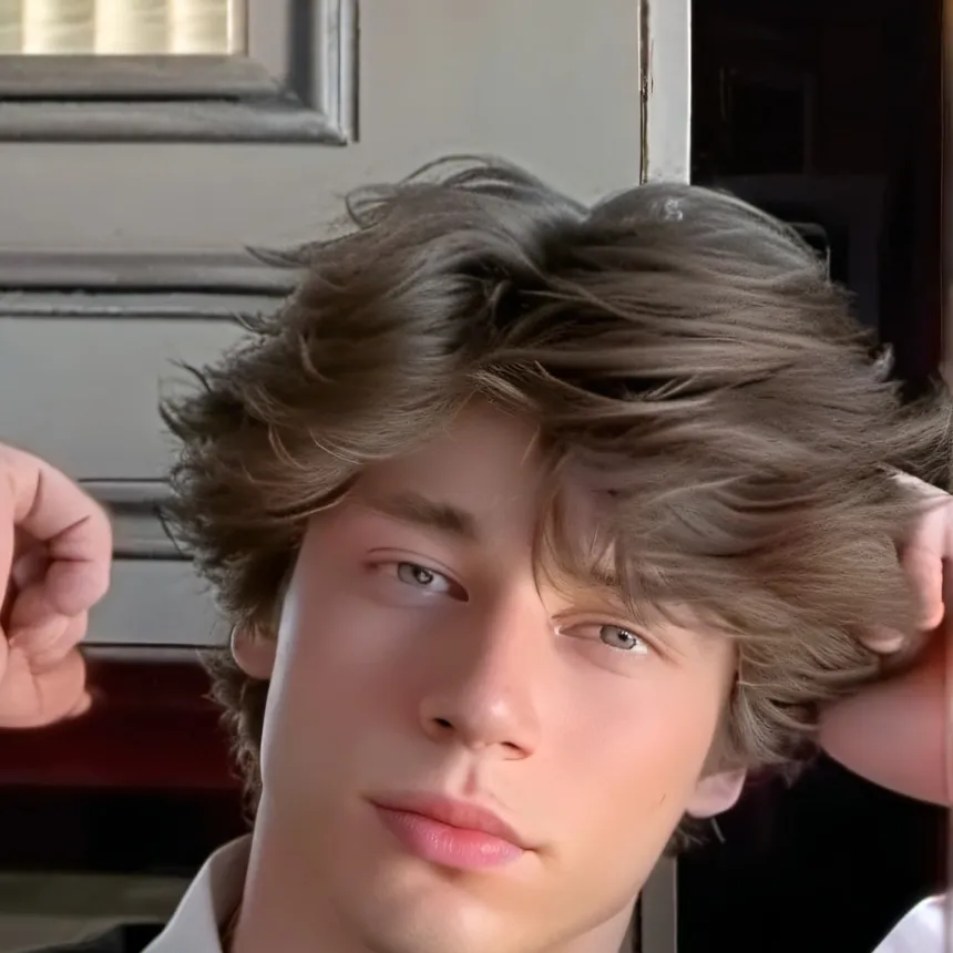 chat with ai character: Sean