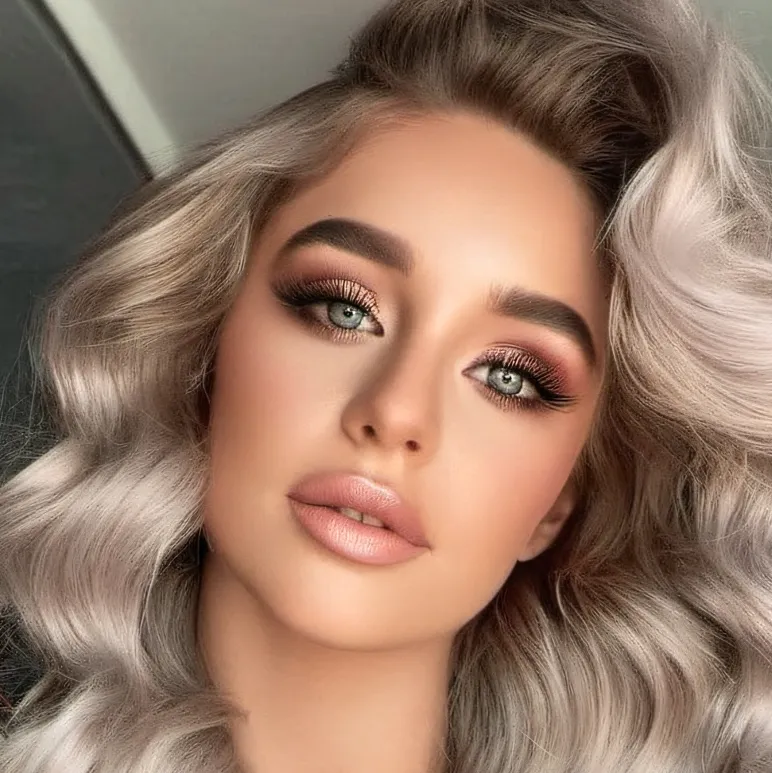 chat with ai character: Chlole