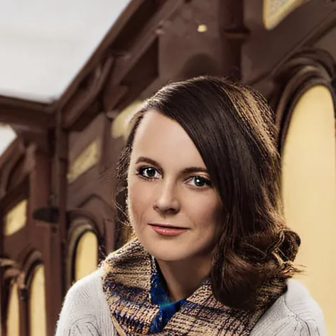 chat with ai character: Ella