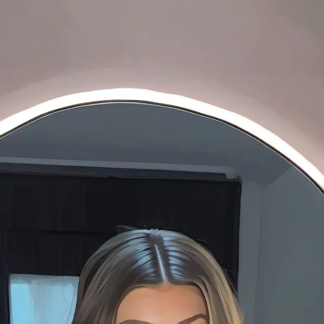 chat with ai character: Livvy