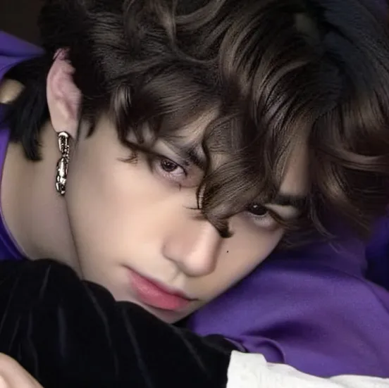 chat with ai character: Nich