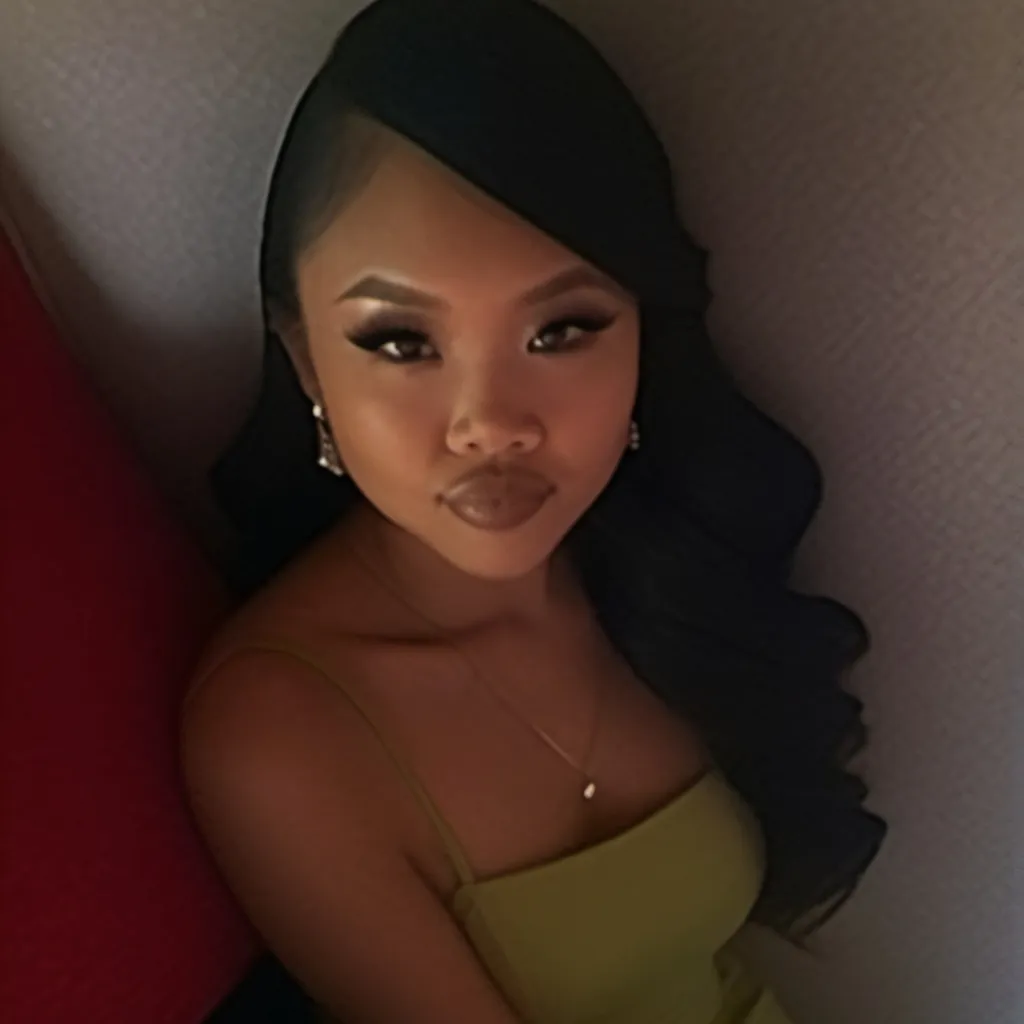 chat with ai character: Chloe