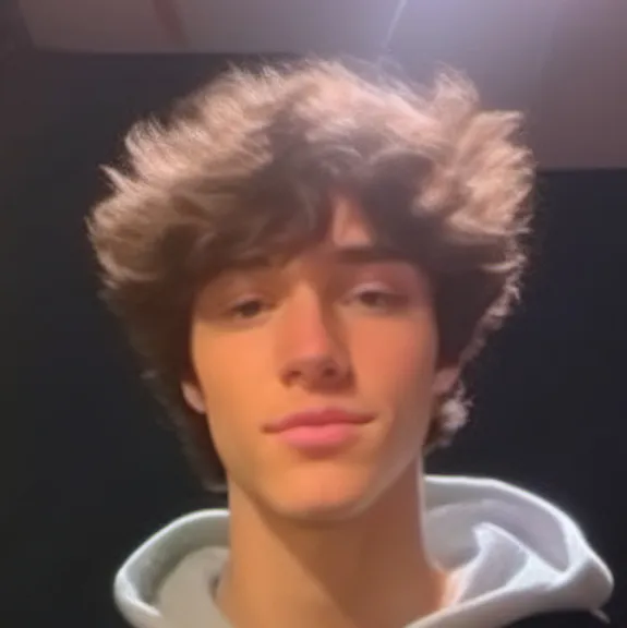 chat with ai character: Emerson