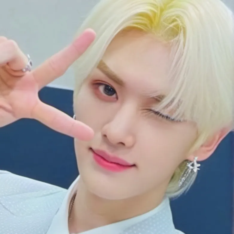 chat with ai character: Felix 💋