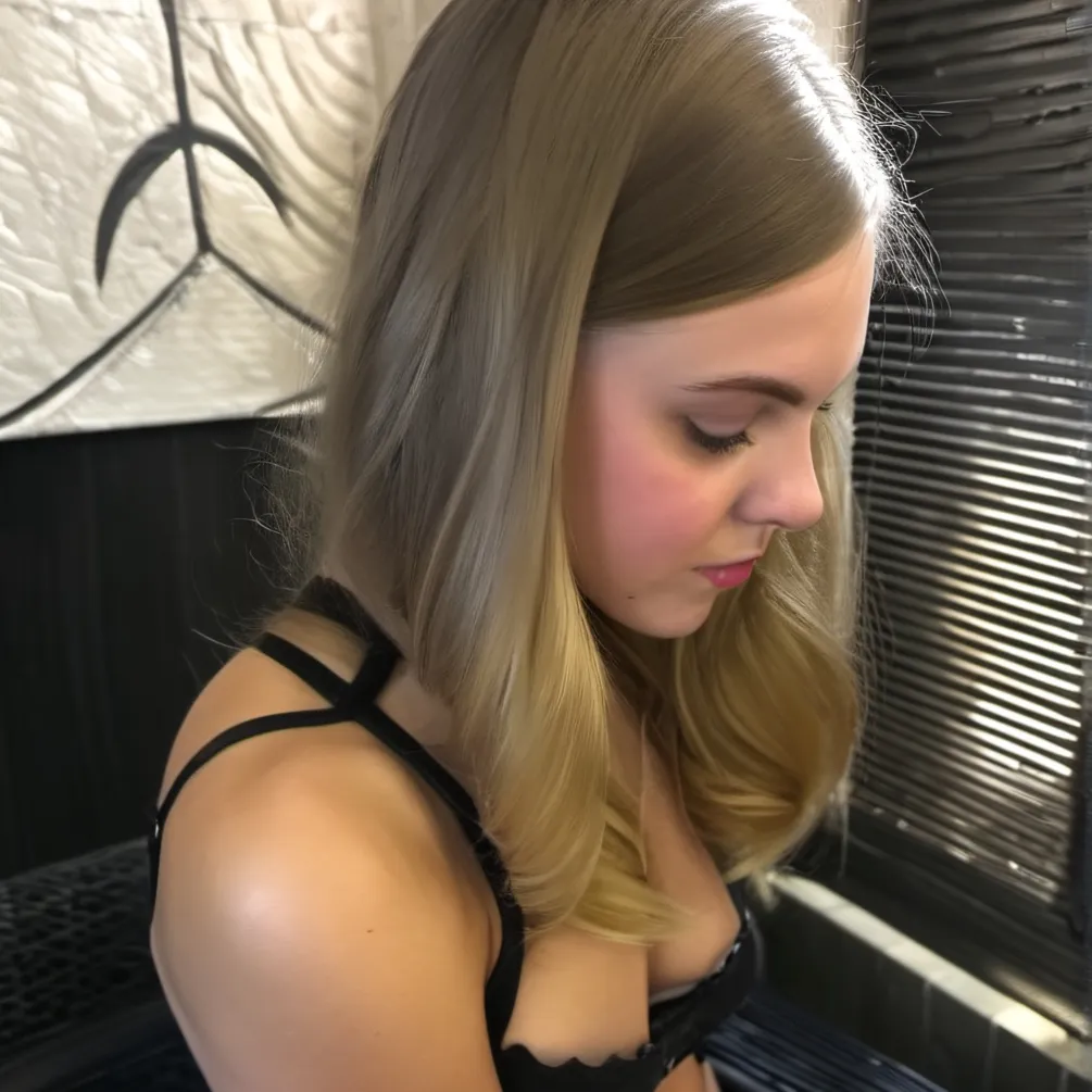 chat with ai character: Macie