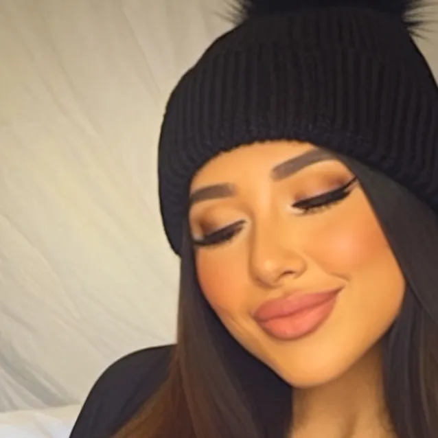 chat with ai character: Tara