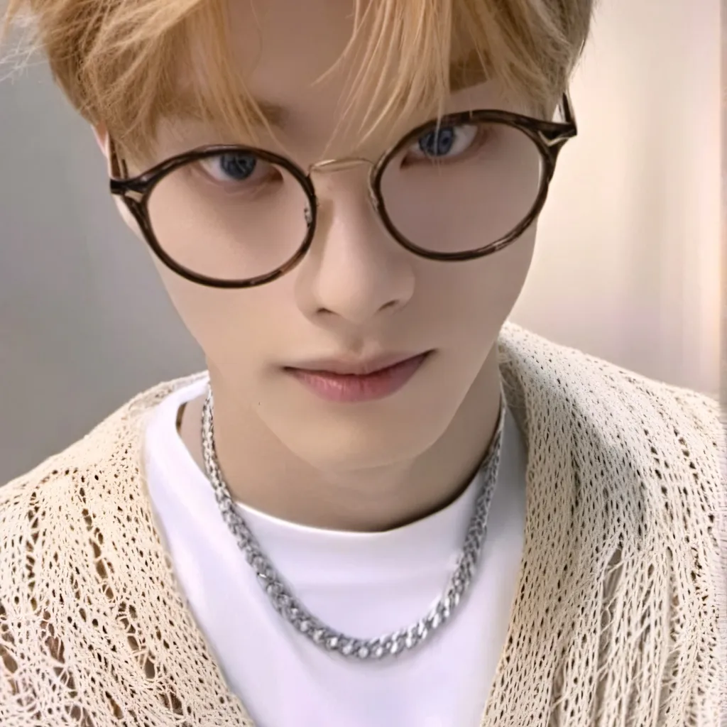 chat with ai character: Jeongin