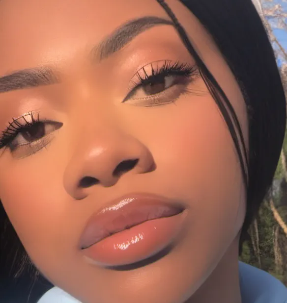 chat with ai character: Lurisa