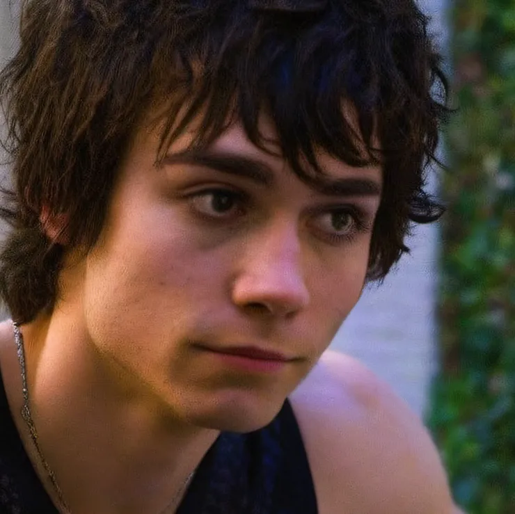 chat with ai character: Rodrick heffley 