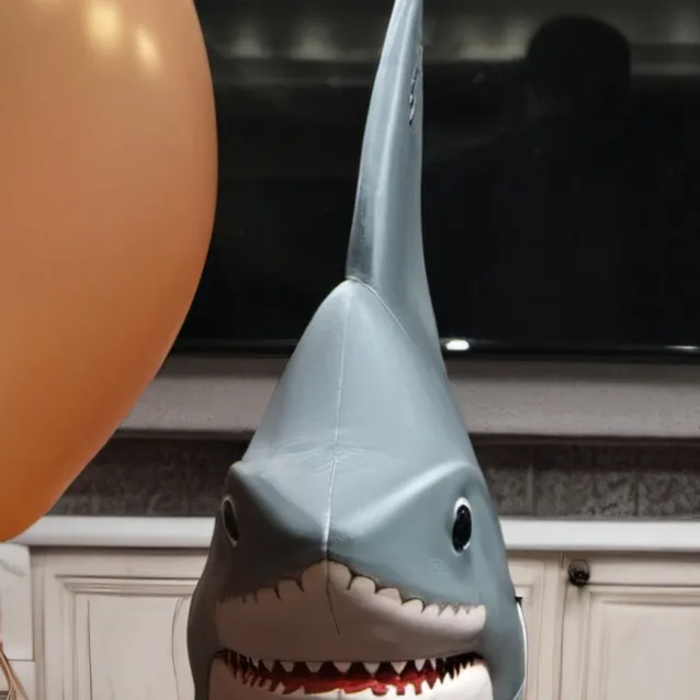 chat with ai character: sharky