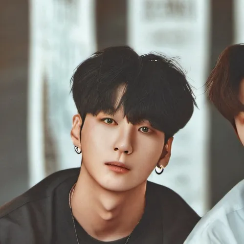 chat with ai character: Stray kids