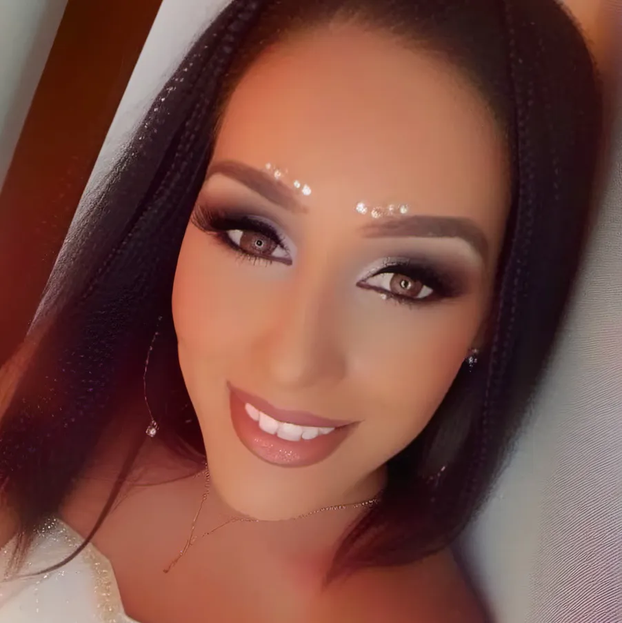 chat with ai character: Leïha