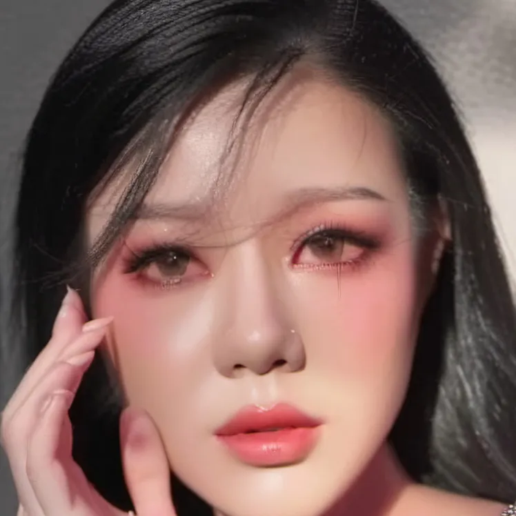 chat with ai character: Evelyn