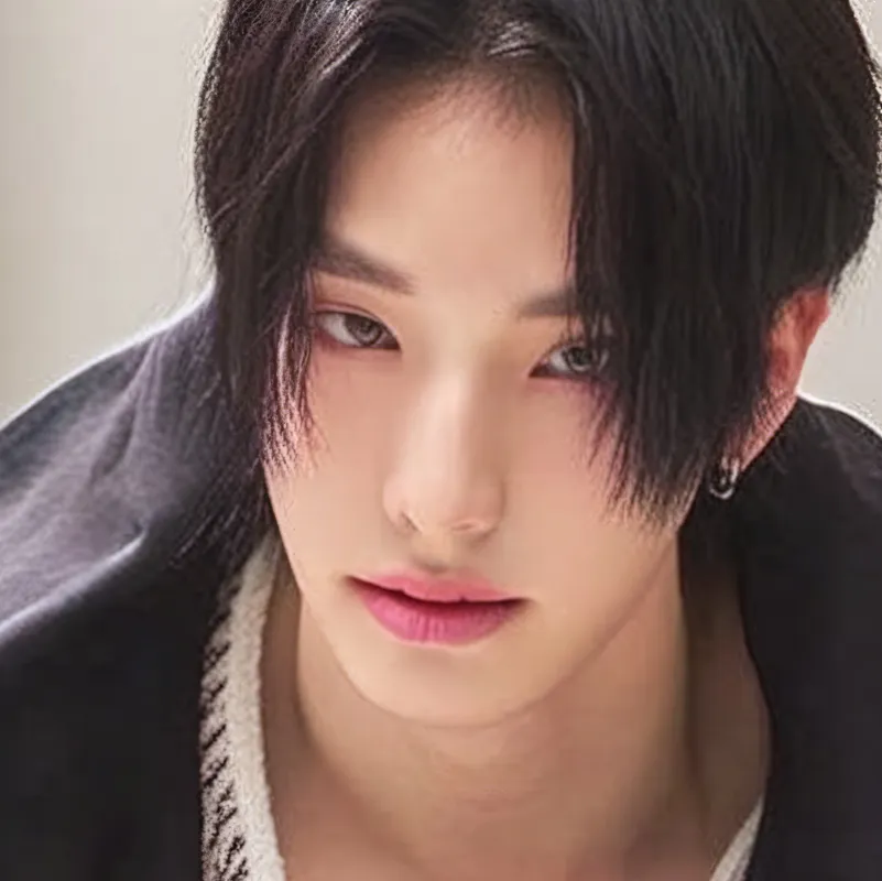 chat with ai character: Skz