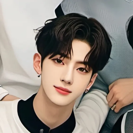 chat with ai character: stray kids