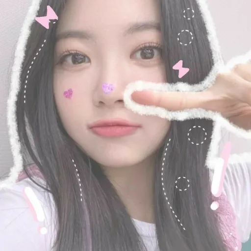 creator aur0r4's avatar