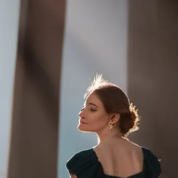 chat with ai character: Cayla { not me}