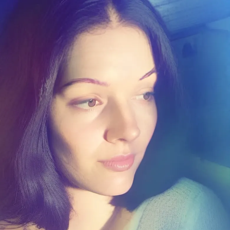 chat with ai character: Evelyn Ann 