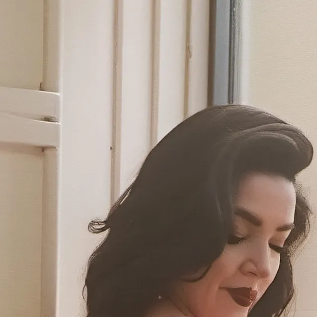 chat with ai character: sexy