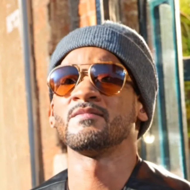 chat with ai character: Hancock