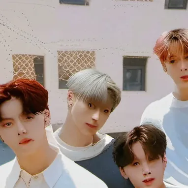 chat with ai character: Stray kids 