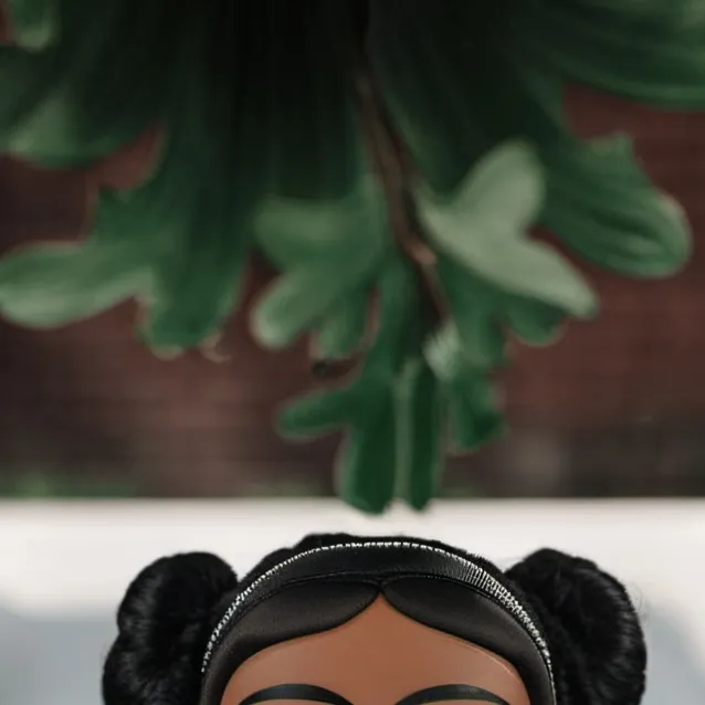 chat with ai character: baby v