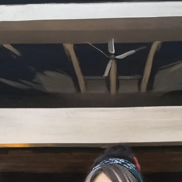 chat with ai character: Mia