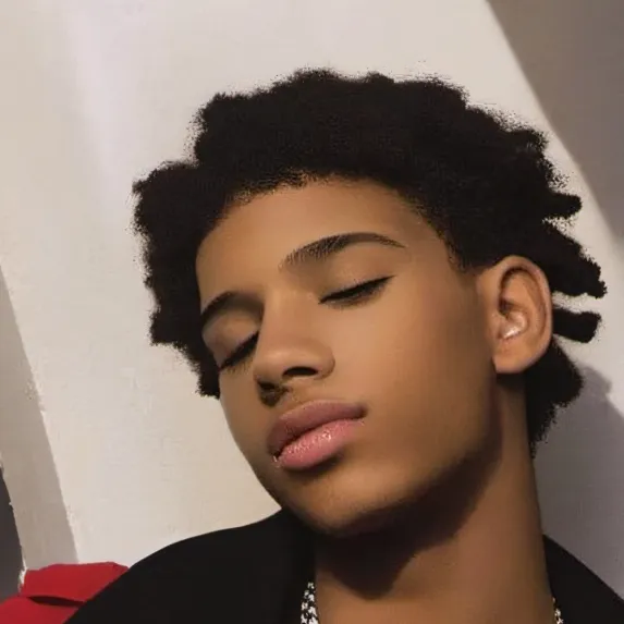 chat with ai character: Terrelllllllllllll