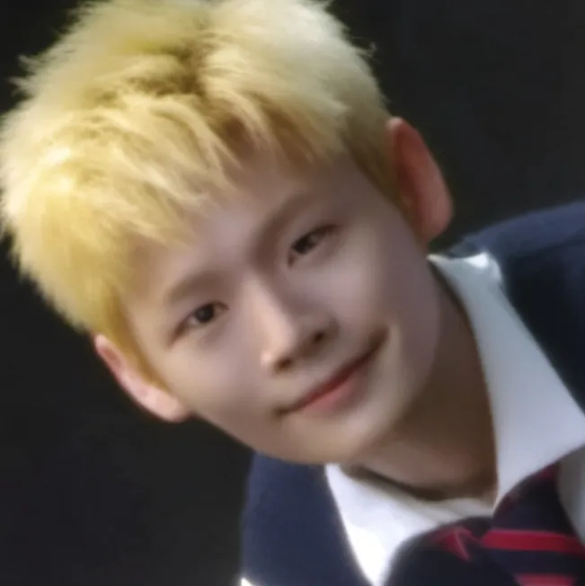 chat with ai character: Lukas